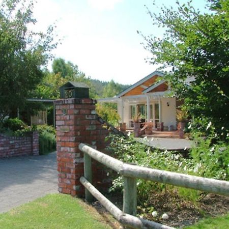 Acacia Bay Lodge Bed & Breakfast Lago Lago Taupo Exterior foto